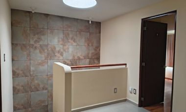 Hermosa casa amplias con 3 baños completos en cluster tipo de casa Semi residencial con jardín, vigilancia y portón eléctrico