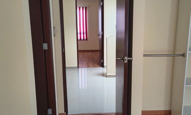 Hermosa casa amplias con 3 baños completos en cluster tipo de casa Semi residencial con jardín, vigilancia y portón eléctrico