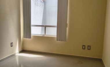 Hermosa casa amplias con 3 baños completos en cluster tipo de casa Semi residencial con jardín, vigilancia y portón eléctrico