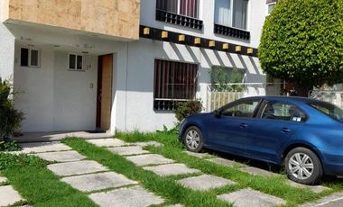 Hermosa casa amplias con 3 baños completos en cluster tipo de casa Semi residencial con jardín, vigilancia y portón eléctrico