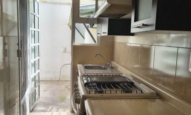 Hermosa casa amplias con 3 baños completos en cluster tipo de casa Semi residencial con jardín, vigilancia y portón eléctrico