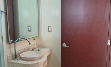 Hermosa casa amplias con 3 baños completos en cluster tipo de casa Semi residencial con jardín, vigilancia y portón eléctrico