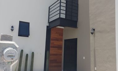CASA NUEVA EN PREVENTA EN TEQUISQUIAPAN, EN FRACCIONAMIENTO PRIVADO, PORTÓN ELÉCTRICO, VIGILANCIA DURANTE EL DÍA.