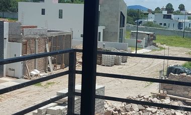 CASA NUEVA EN PREVENTA EN TEQUISQUIAPAN, EN FRACCIONAMIENTO PRIVADO, PORTÓN ELÉCTRICO, VIGILANCIA DURANTE EL DÍA.