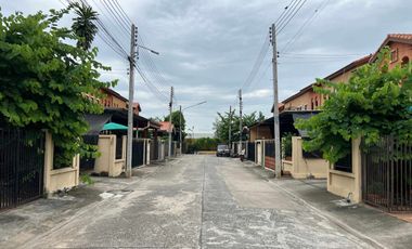 93083 - ขายทาวน์เฮ้าส์ หมู่บ้านเดอะพาลาซโต้ พื้นที่ใหญ่ 30.1 ตรว. หน้ากว้าง 7 เมตร จอดรถได้ 2 คัน แบบสบายๆ ราคาสุดคุ้ม ทำเลดีเลิศ ใกล้แหล่งงาน