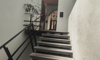 RENTA OFICINA  CON 4 PRIVADOS y 2 ESTACIONAMIENTOS EN EDIFICIO DEL SIGLO XVII EN LA 7 PONIENTE Y 5 SUR