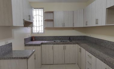 Departamento de alquiler en La Urbanización Las Cumbres, Ceibos, 1 parqueo.