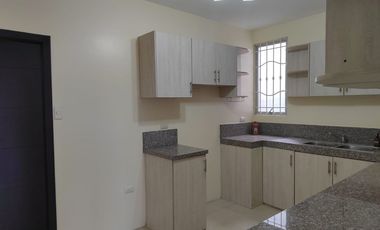 Departamento de alquiler en La Urbanización Las Cumbres, Ceibos, 1 parqueo.