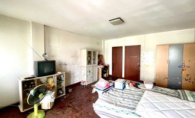 Your Dream Home Opportunity Is Here! For Sale: 3-Storey Townhome, 4 Bedrooms in Soi Charan 75 — Solid Structure, Minor Renovation Needed!