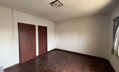 Your Dream Home Opportunity Is Here! For Sale: 3-Storey Townhome, 4 Bedrooms in Soi Charan 75 — Solid Structure, Minor Renovation Needed!