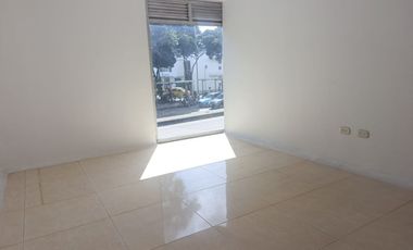 ARRIENDO LOCAL EN CABECERA