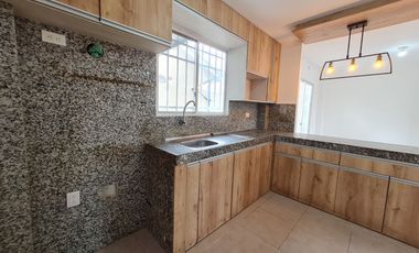 Alquiler de Casa de 3 Dormitorios, 2 Plantas - Urbanización Villa Bonita Et. 17, conjunto cerrado con Guardianía. Vía a Daule
