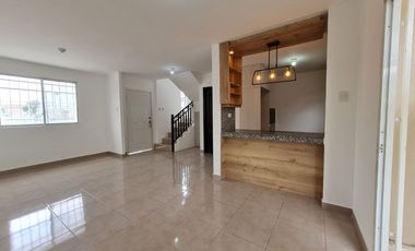 Alquiler de Casa de 3 Dormitorios, 2 Plantas - Urbanización Villa Bonita Et. 17, conjunto cerrado con Guardianía. Vía a Daule