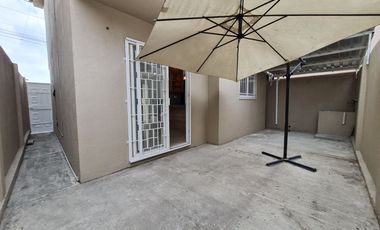 Alquiler de Casa de 3 Dormitorios, 2 Plantas - Urbanización Villa Bonita Et. 17, conjunto cerrado con Guardianía. Vía a Daule