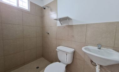 Alquiler de Casa de 3 Dormitorios, 2 Plantas - Urbanización Villa Bonita Et. 17, conjunto cerrado con Guardianía. Vía a Daule