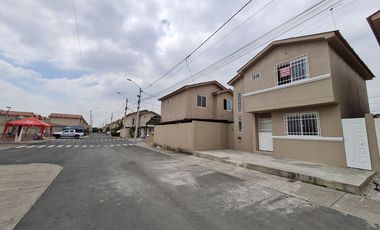 Alquiler de Casa de 3 Dormitorios, 2 Plantas - Urbanización Villa Bonita Et. 17, conjunto cerrado con Guardianía. Vía a Daule