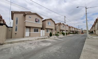Alquiler de Casa de 3 Dormitorios, 2 Plantas - Urbanización Villa Bonita Et. 17, conjunto cerrado con Guardianía. Vía a Daule