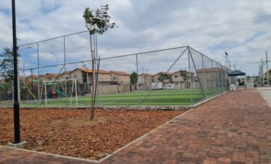 Alquiler de Casa de 3 Dormitorios, 2 Plantas - Urbanización Villa Bonita Et. 17, conjunto cerrado con Guardianía. Vía a Daule