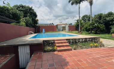 CASA CAMPESTRE CON PISCINA