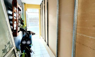 Casa Habitacional con Local Comercial sobre Juan Soto