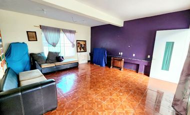 Casa Habitacional con Local Comercial sobre Juan Soto