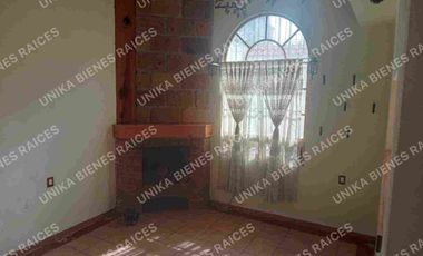 BONITA CASA EN CONDOMINIO, CERCA DE CU, TOLUCA CENTRO, BUENOS ACABADOS