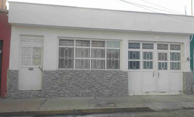 SE VENDE CASA ANTIGUA EN EL CENTRO DE AGUASCALIENTES.