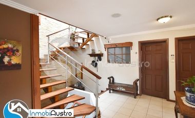 Yanuncay, Venta de Casa Rentera de Dos Apartamentos
