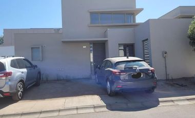 SE VENDE LINDA CASA EN CONDOMINIO LOS CASTAÑOS, BUIN, CASI NUEVA