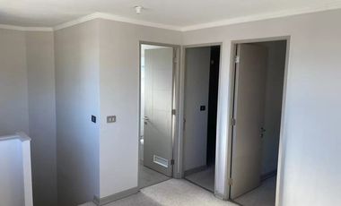 SE VENDE LINDA CASA EN CONDOMINIO LOS CASTAÑOS, BUIN, CASI NUEVA