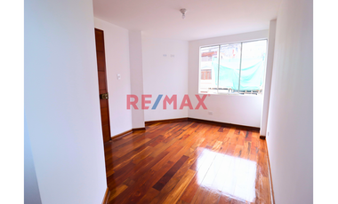 Venta De Departamento En Ate – Urbanización Alpamayo 2Do Piso