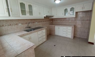 Casa de venta Pomasqui, conjunto Ciudad del sol uno, esquinera, con ampliación, 4 dormitorios, al mejor precio