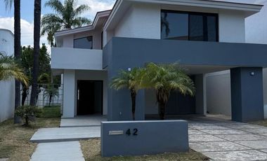 CASA EN RENTA PUERTA DE HIERRO REMODELADA EN ZAPOPAN JALISCO