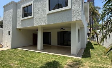 CASA EN RENTA PUERTA DE HIERRO REMODELADA EN ZAPOPAN JALISCO