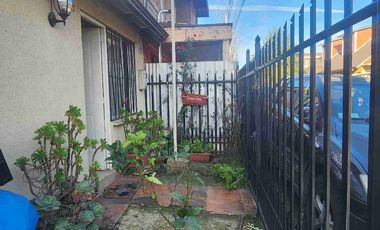 SE VENDE CASA EN JARDINES DE RAUQUEN