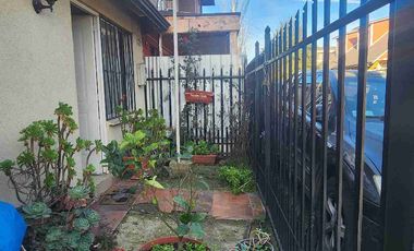 SE VENDE CASA EN JARDINES DE RAUQUEN