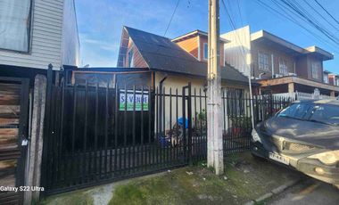 SE VENDE CASA EN JARDINES DE RAUQUEN