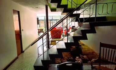 CASA EN VENTA GUADALAJARA CON MUCHO ESTACIONAMIENTO ALREDEDOR