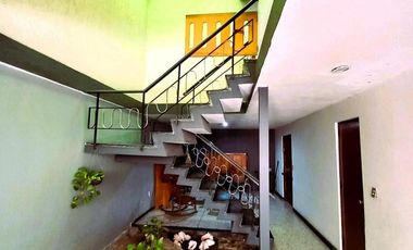 CASA EN VENTA GUADALAJARA CON MUCHO ESTACIONAMIENTO ALREDEDOR