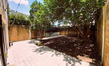 CASA EN VENTA GUADALAJARA CON MUCHO ESTACIONAMIENTO ALREDEDOR