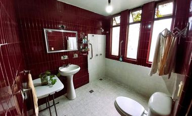 CASA EN VENTA GUADALAJARA CON MUCHO ESTACIONAMIENTO ALREDEDOR
