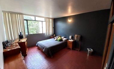 CASA EN VENTA GUADALAJARA CON MUCHO ESTACIONAMIENTO ALREDEDOR