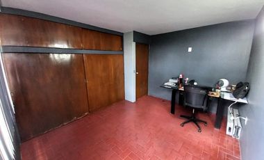 CASA EN VENTA GUADALAJARA CON MUCHO ESTACIONAMIENTO ALREDEDOR