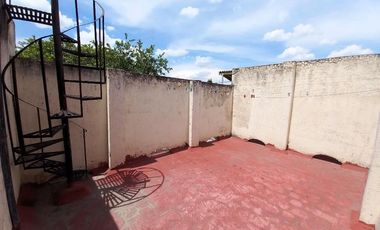 CASA EN VENTA GUADALAJARA CON MUCHO ESTACIONAMIENTO ALREDEDOR