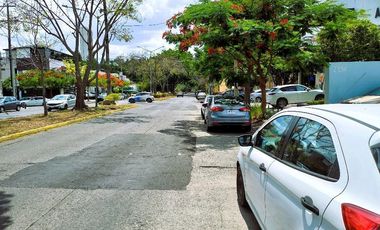 CASA EN VENTA GUADALAJARA CON MUCHO ESTACIONAMIENTO ALREDEDOR