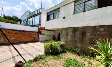 CASA EN VENTA GUADALAJARA CON MUCHO ESTACIONAMIENTO ALREDEDOR