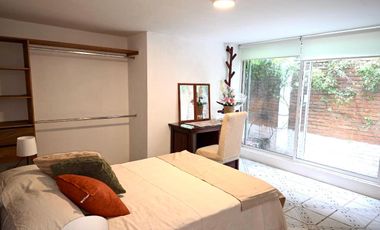 VENTA DE CASA AMUEBLADA TIPO DUPLEX CON 2 DEPARTAMENTOS, 5 RECAMARAS 5 BAÑOS, 2 COCHERAS EN EL BARREAL Recién remodelada.