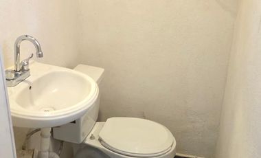 VENTA DE CASA AMUEBLADA TIPO DUPLEX CON 2 DEPARTAMENTOS, 5 RECAMARAS 5 BAÑOS, 2 COCHERAS EN EL BARREAL Recién remodelada.