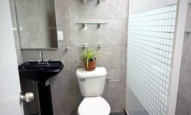 VENTA DE CASA AMUEBLADA TIPO DUPLEX CON 2 DEPARTAMENTOS, 5 RECAMARAS 5 BAÑOS, 2 COCHERAS EN EL BARREAL Recién remodelada.