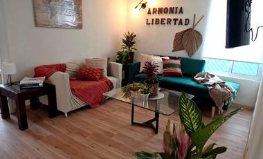 VENTA DE CASA AMUEBLADA TIPO DUPLEX CON 2 DEPARTAMENTOS, 5 RECAMARAS 5 BAÑOS, 2 COCHERAS EN EL BARREAL Recién remodelada.